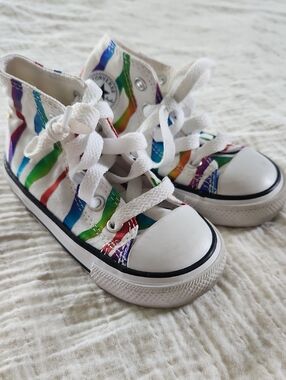 Size 6 Rainbow Zebra Converse